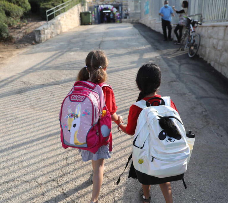 Los pediatras ven positivo para los niños acudir a campamentos este verano