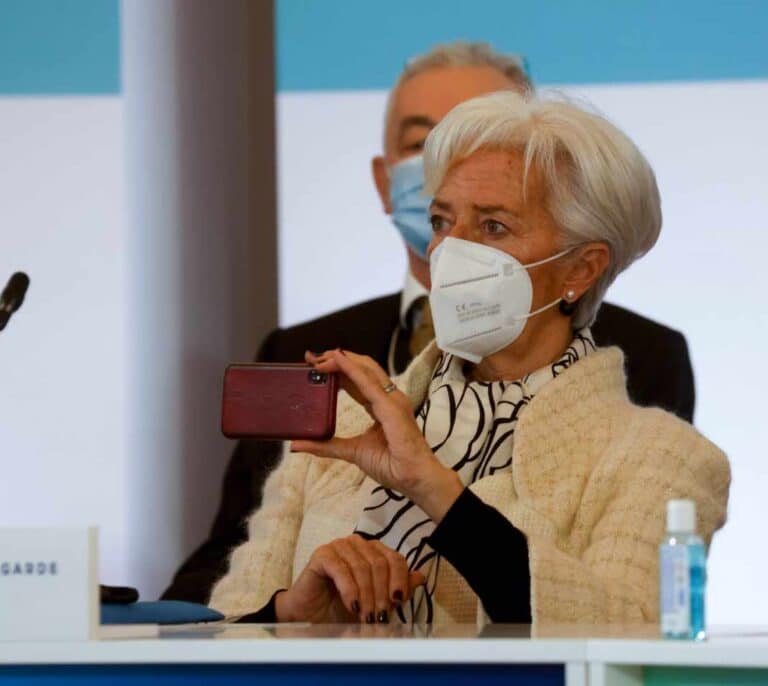 Lagarde considera "inconcebible" condonar la deuda