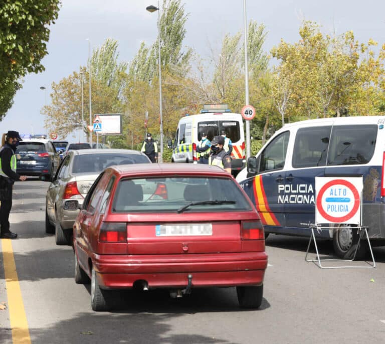 Madrid mejora y levanta las restricciones en 31 zonas básicas y en 7 municipios