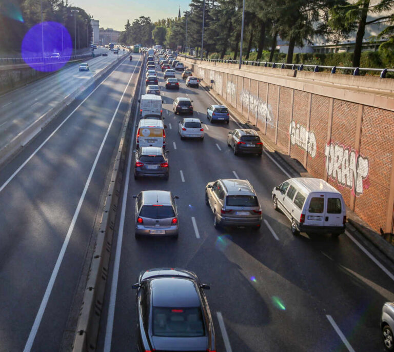 Dar marcha atrás está prohibido excepto en estas 4 circunstancias
