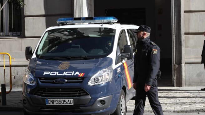 Un furgón de la Policía Nacional