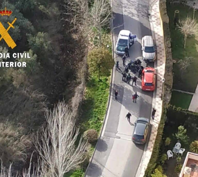 Muere una mujer apuñalada en una empresa de Granada por un hombre ya detenido