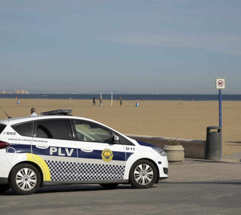 Encuentran el cadáver del joven que cayó al mar ayer frente a La Malvarrosa