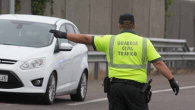 Ésta es la multa por no llevar mascarilla en el coche