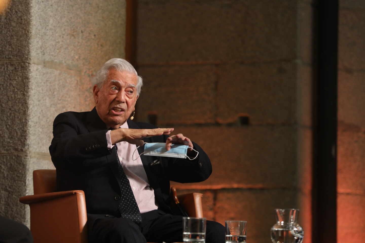 El escritor Mario Vargas Llosa durante su discurso en el Premio Francisco Umbral al Libro del Año 2019.