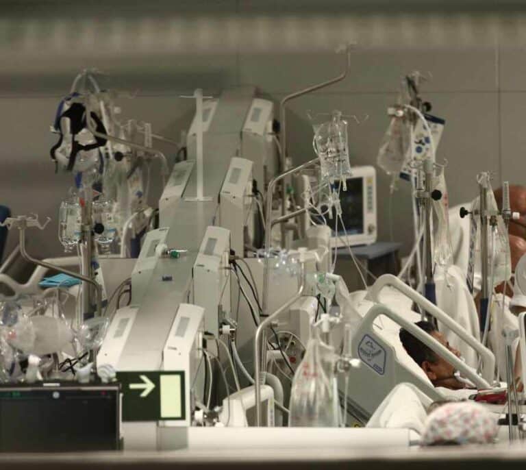 Bajan los contagios y las hospitalizaciones en Madrid