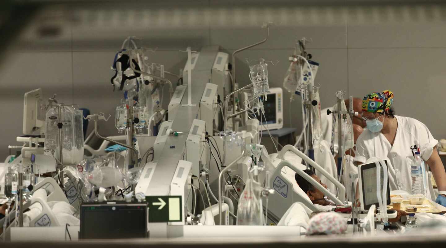 Bajan los contagios y las hospitalizaciones en Madrid