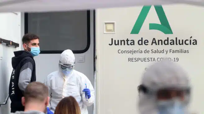 Coronavirus en Andalucía: bajan los hospitalizados y los ingresos en UCI