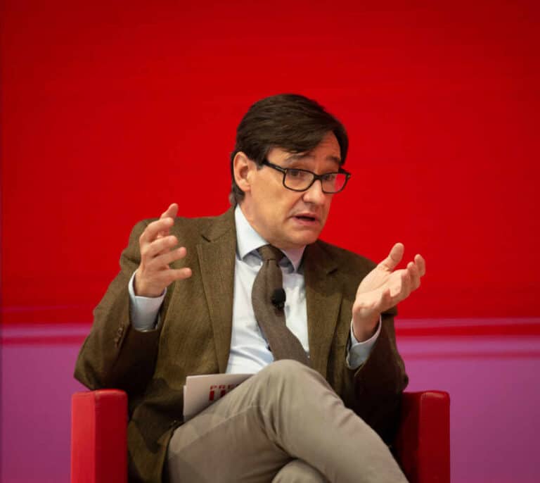 El PSC denuncia al tuitero Alvise Pérez por publicar "una falsa PCR positiva" de Illa