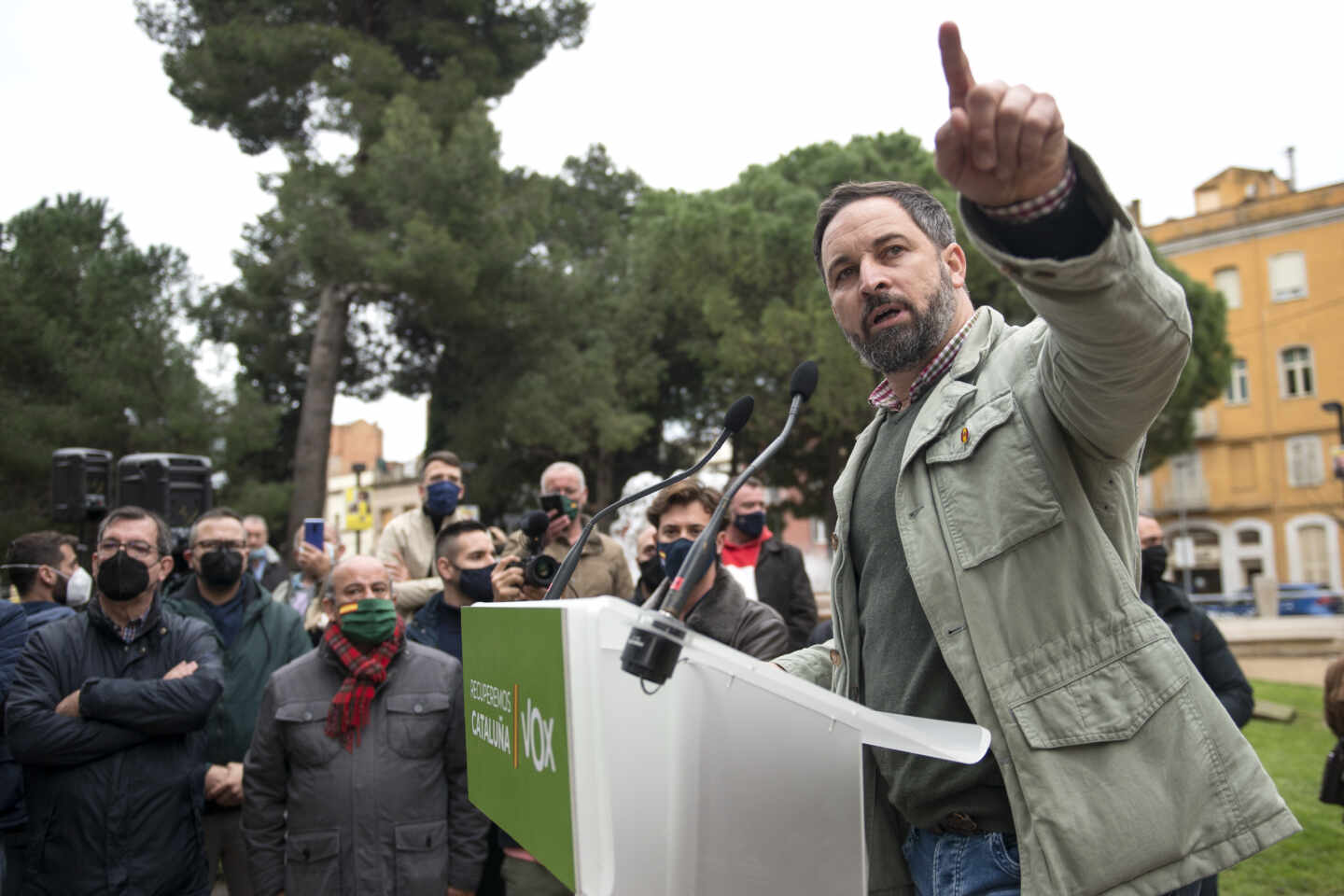 El presidente de Vox, Santiago Abascal, interviene durante un acto de campaña previo a las elecciones del 14-F, en Figueres
