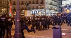 Dos detenidos por la agresión con un palo a una policía en los disturbios en Madrid a favor de Pablo Hasél