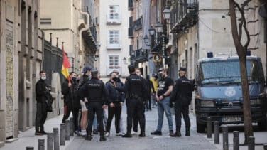 Un detenido en la manifestación por la sanidad pública en Madrid tras enfrentarse con un grupo de extrema derecha