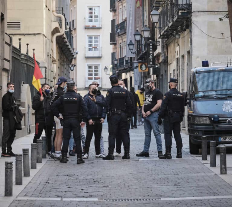 Un detenido en la manifestación por la sanidad pública en Madrid tras enfrentarse con un grupo de extrema derecha