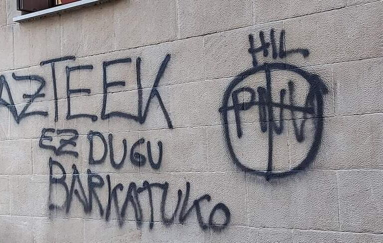 Aparecen pintadas contra el PNV y la Ertzaintza en Hondarribia