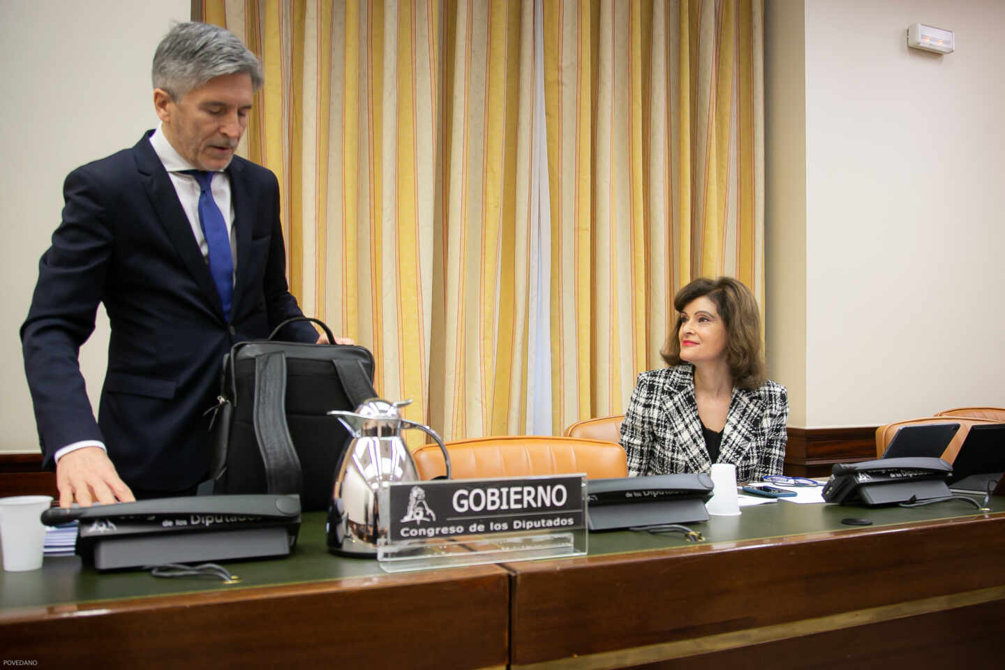 Grande-Marlaska, junto a la presidenta (Ana Botella), en su comparecencia del 23 de abril ante la Comisión de Interior.