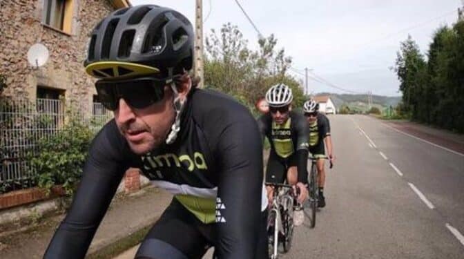 Fernando Alonso, hospitalizado tras sufrir un atropello mientras entrenaba en bici