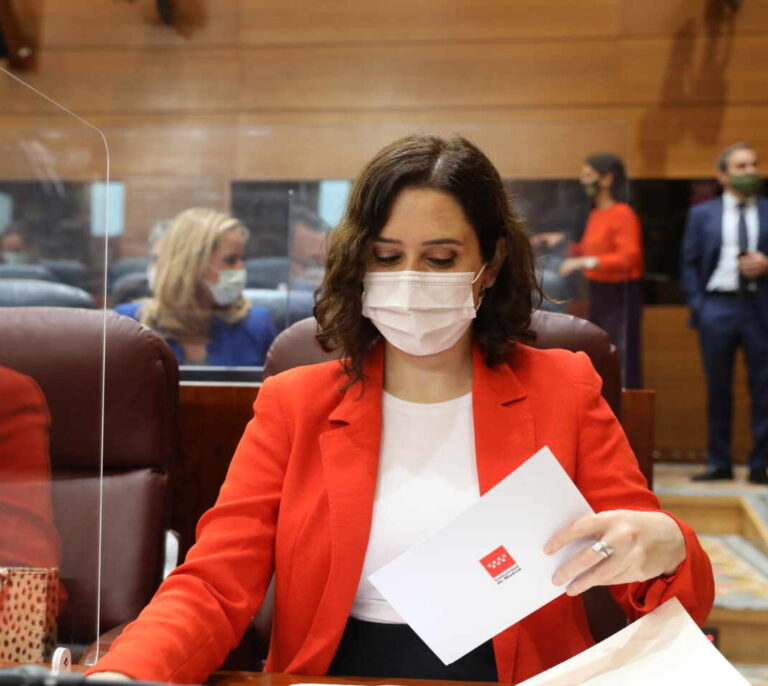 Juristas creen que habrá elecciones y que las mociones contra Ayuso no tienen recorrido