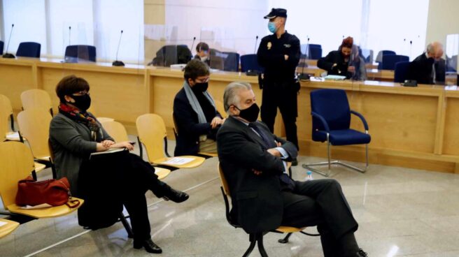 Comienzo del juicio de la caja ‘b’ del PP en la sede de la Audiencia Nacional El ex tesorero del PP Luis Bárcenas, este lunes, en el inicio del juicio por la presunta caja 'B' del PP.
