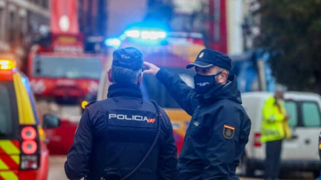 Agentes de la Policía Nacional Agentes de la Policía Nacional
