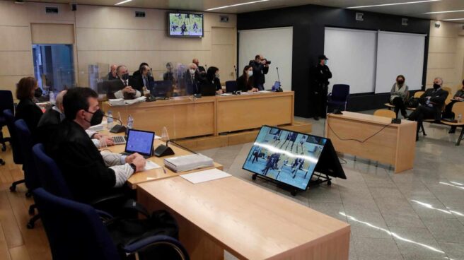 Bárcenas vuelve hoy al banquillo decidido a poner al PP contra las cuerdas