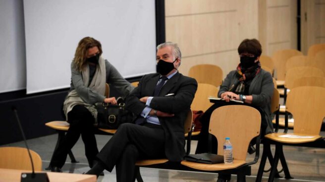 Bárcenas vuelve hoy al banquillo decidido a poner al PP contra las cuerdas