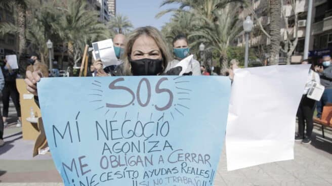 Manifestación contra el cierre de la hostelería en Alicante.