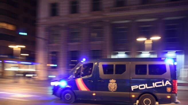 Detienen al mayor ciberestafador de España tras ser reconocido en una discoteca Un furgón de la Policía Nacional Antidisturbios