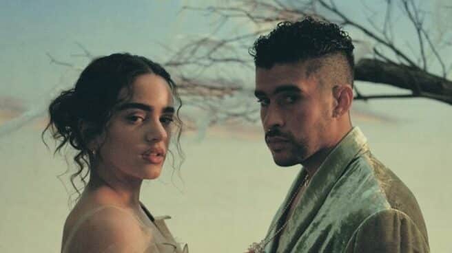 Rosalia bad bunny la noche de anoche videoclip Los cantantes Rosalia y Bad Bunny en el videoclip de la noche de anoche