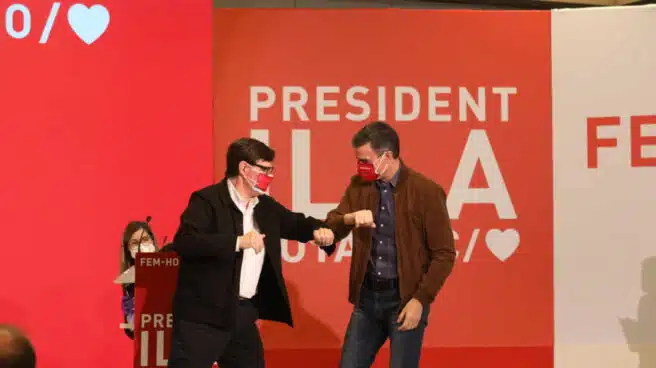 Sánchez apunta a la derecha: "PP y Vox se juegan sus primarias en Cataluña" con la participación de Bárcenas