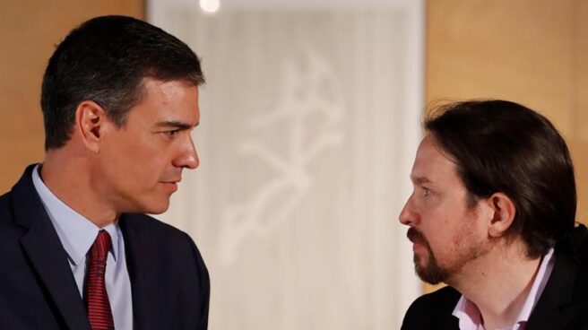 Pedro Sánchez y Pablo Iglesias conversan en una imagen de archivo