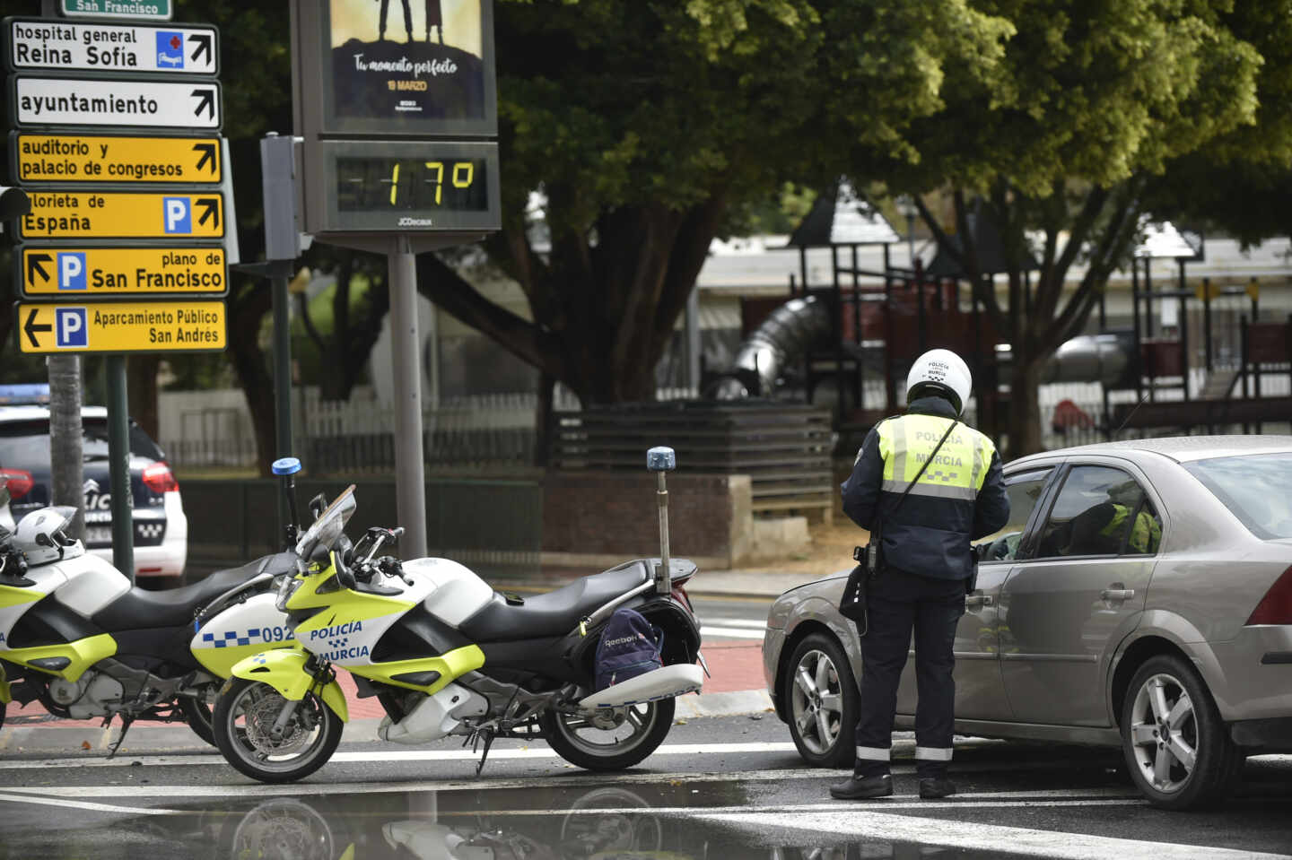 Un agente de la Policía Nacional en Murcia