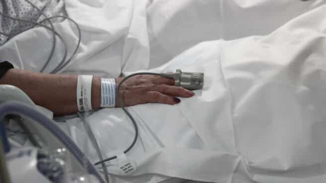 UCI del Hospital Isabel Zendal en la tercera ola de la pandemia Una pareja ingresada por Covid contrae matrimonio en la UCI antes de ser sedados e intubados