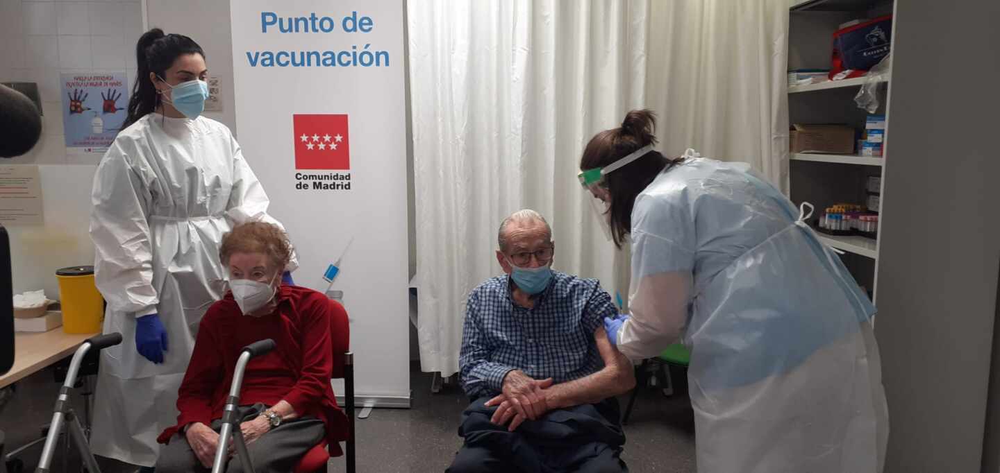 Vacunación en un centro de Salud de Madrid.