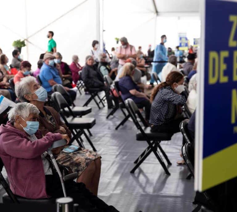 Galicia volverá a citar a los mayores de 80 años que rechazaron vacunarse: "Tenemos que convencerlos"