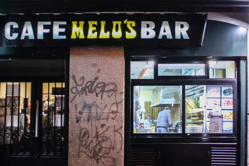 Vuelve el Bar Melo's y con él las mejores croquetas y zapatillas de Madrid