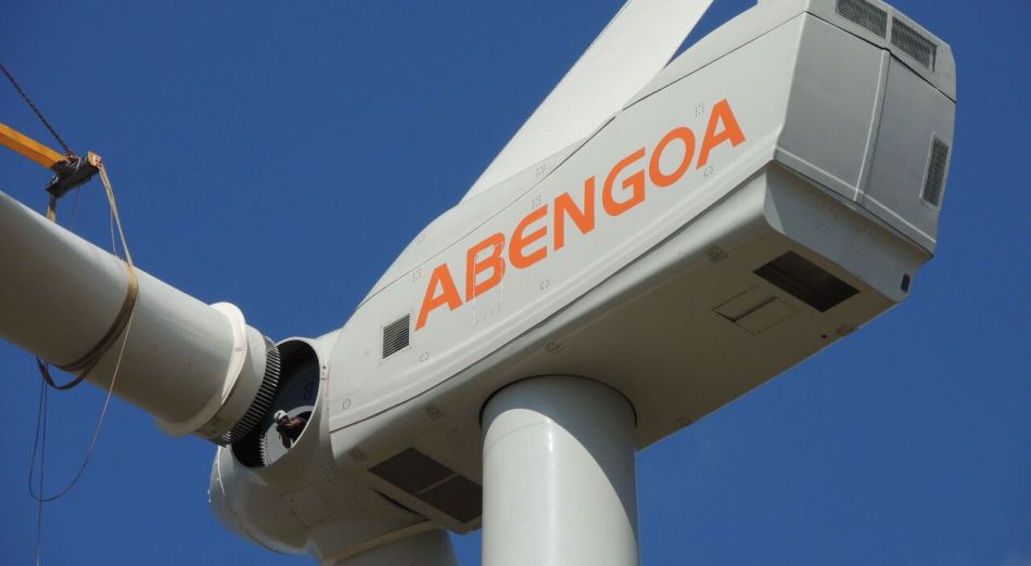 Un aerogenerador de Abengoa en Andalucía.