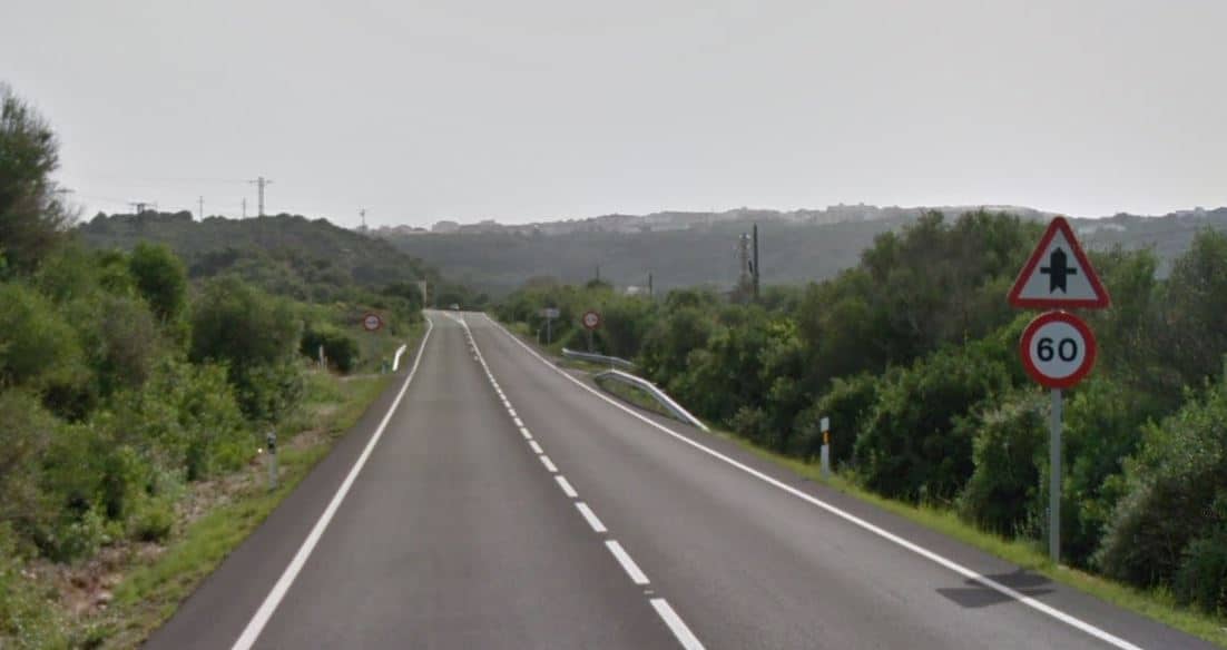 Carretera de Mahón a Fornells, en la isla de Menorca.