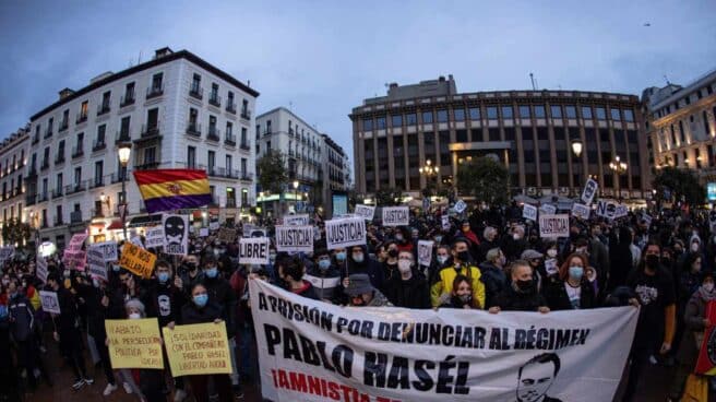 Concentración para protestar por la decisión de la Audiencia Nacional de encarcelar al rapero Pablo Rivadulla Duró, más conocido como Pablo Hásel, este sábado en Madrid.