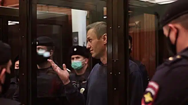 Rusia confirma que Navalni será trasladado a un hospital pero recalca que su estado de salud es "satisfactorio"