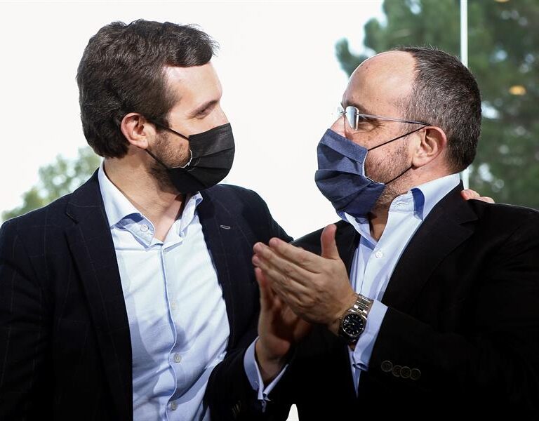 El PP seguirá adelante con su giro al centro aunque Vox logre el 'sorpasso' el 14-F