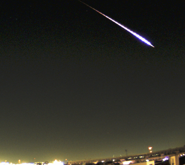 Una bola de fuego sobrevuela el sur de España a 213.000 km/hora