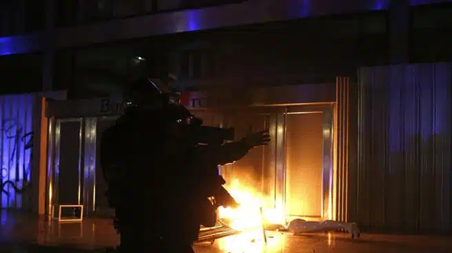 Más saqueos y ataque a la Bolsa de Barcelona en la quinta noche de disturbios por Pablo Hasel