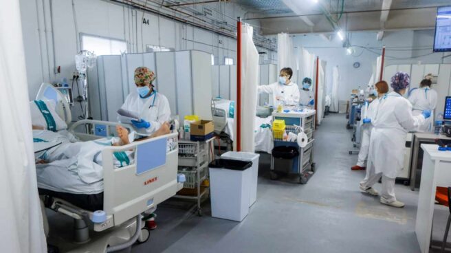 Personal sanitario del Hospital Parc Taulí de Sabadell (Barcelona) trabaja en la UCI para enfermos de Covid-19. Personal sanitario del Hospital Parc Taulí de Sabadell (Barcelona) trabaja en la UCI para enfermos de Covid-19.