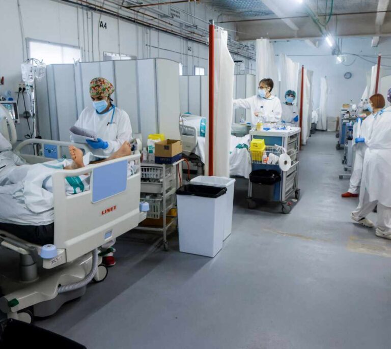 España supera los tres millones de casos de Covid-19 y suma 766 muertes más