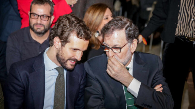 El líder del PP, Pablo Casado, junto al ex presidente del Gobierno, Mariano Rajoy