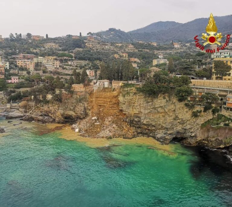 Un cementerio italiano se hunde y los ataúdes acaban en el mar