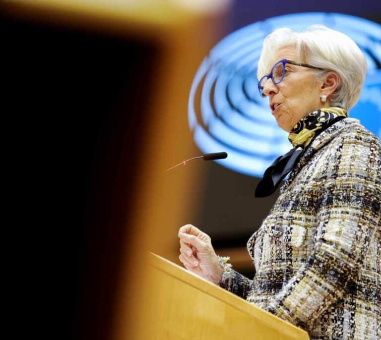El BCE mantiene los tipos y su compromiso de elevar el ritmo de compras durante el segundo trimestre
