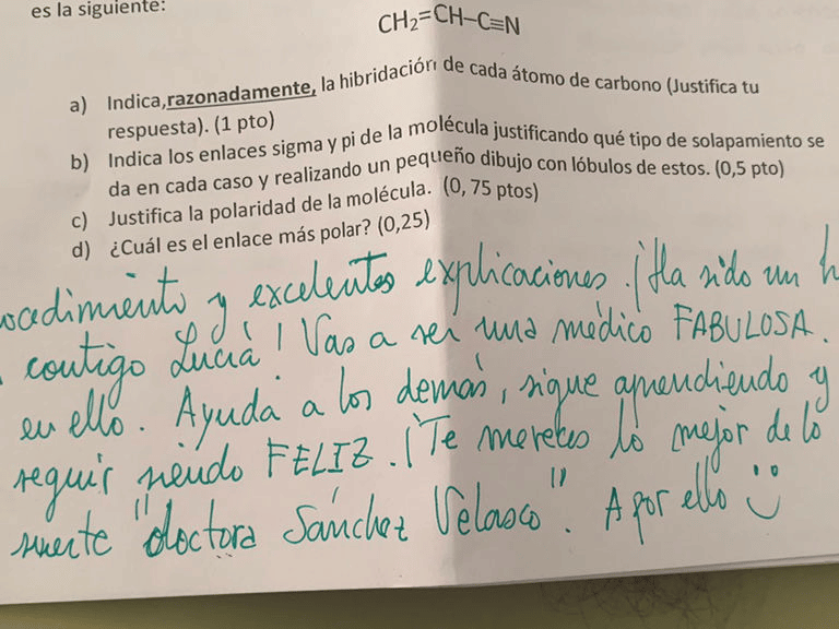 'Más profesores así': la corrección de un examen que arrasa en Twitter