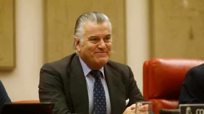 Bárcenas miente y sigue ocultando de donde sacó los 47 millones que se llevó a Suiza El ex tesorero del PP Luis Bárcenas en una comisión del Congreso de los Diputados en 2017.
