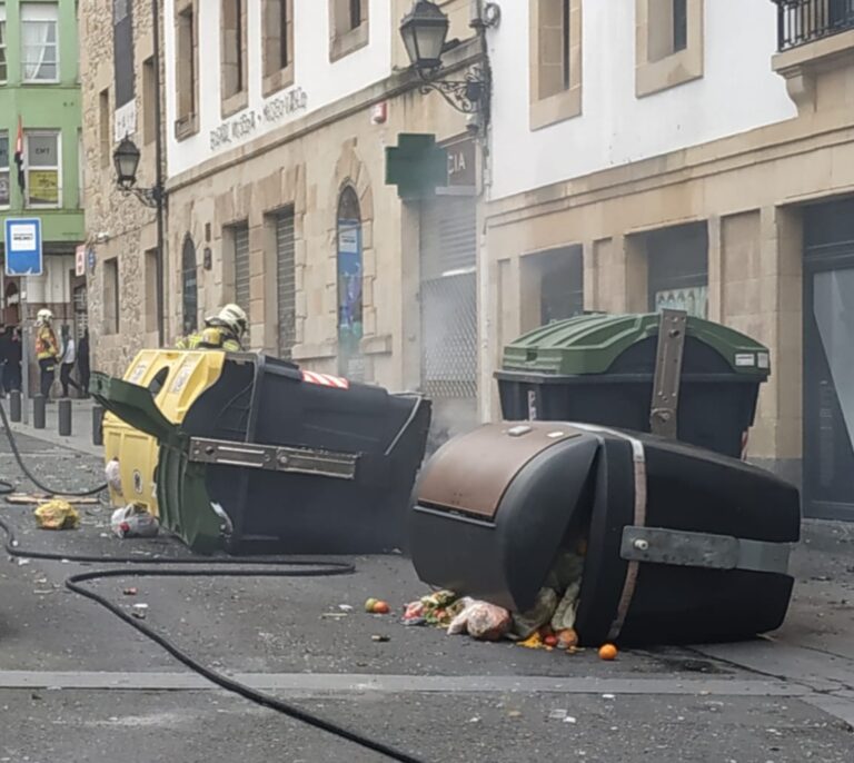 La marcha por Pablo Hasel en Bilbao acaba en ataques a la Ertzaintza y quema de contenedores
